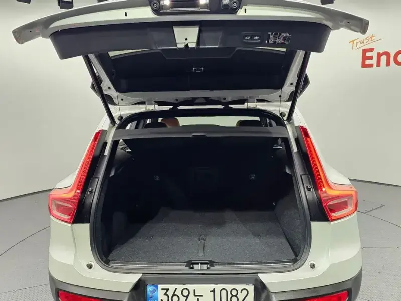 2021 Volvo XC40 с пробегом 32 099 км