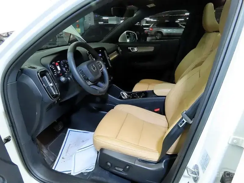 2022 Volvo XC40 с пробегом 36 816 км