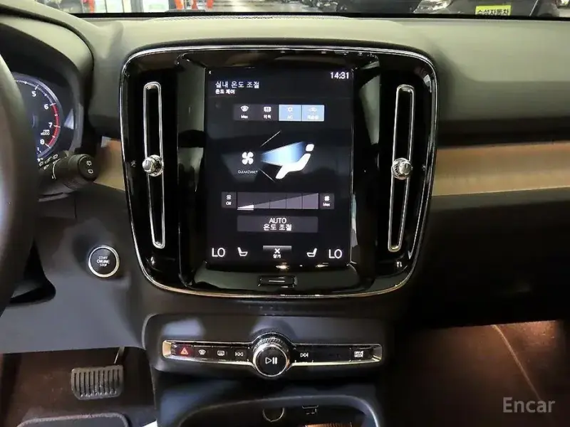 2022 Volvo XC40 с пробегом 36 816 км