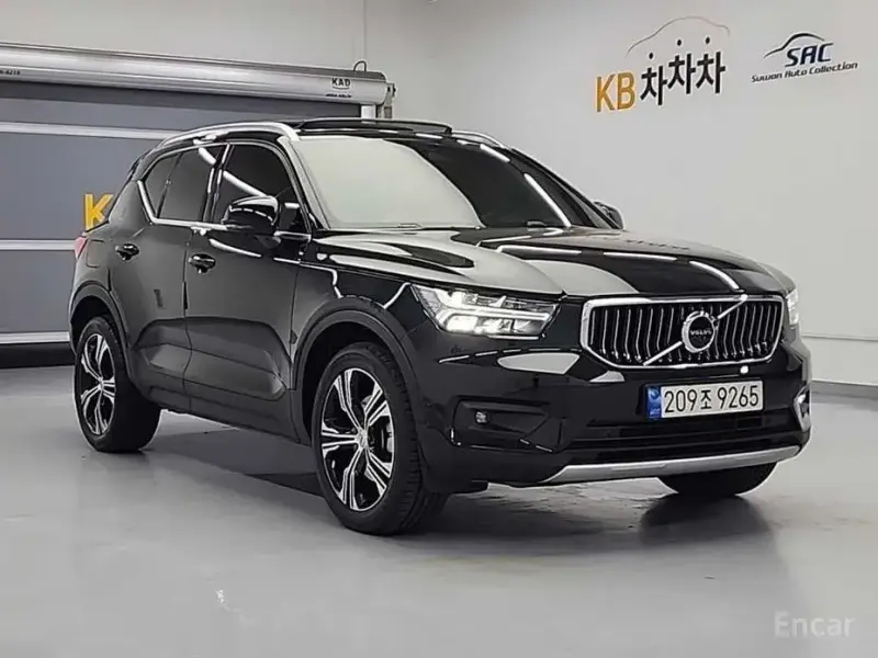 2022 Volvo XC40 с пробегом 48 909 км