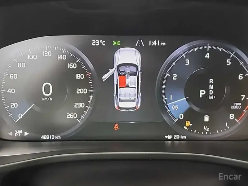 2022 Volvo XC40 с пробегом 48 909 км