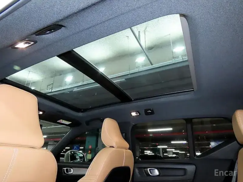 2022 Volvo XC40 с пробегом 36 816 км