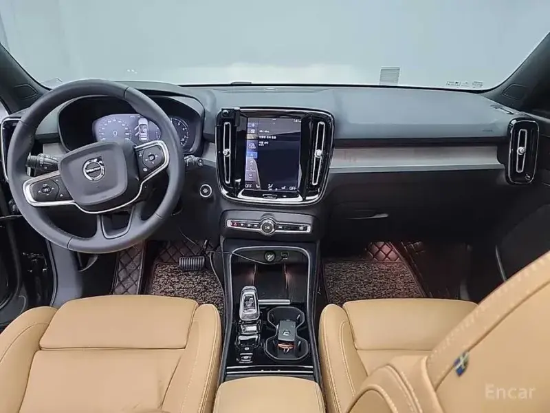 2022 Volvo XC40 с пробегом 48 909 км