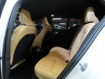 2022 Volvo XC40 с пробегом 36 816 км