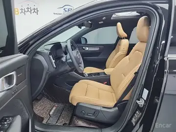 2022 Volvo XC40 с пробегом 48 909 км