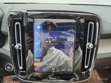 2022 Volvo XC40 с пробегом 48 909 км