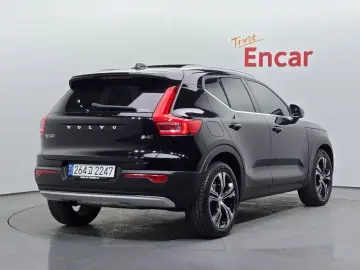 2021 Volvo XC40 с пробегом 32 479 км