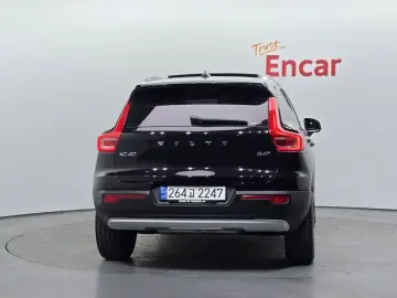 2021 Volvo XC40 с пробегом 32 479 км
