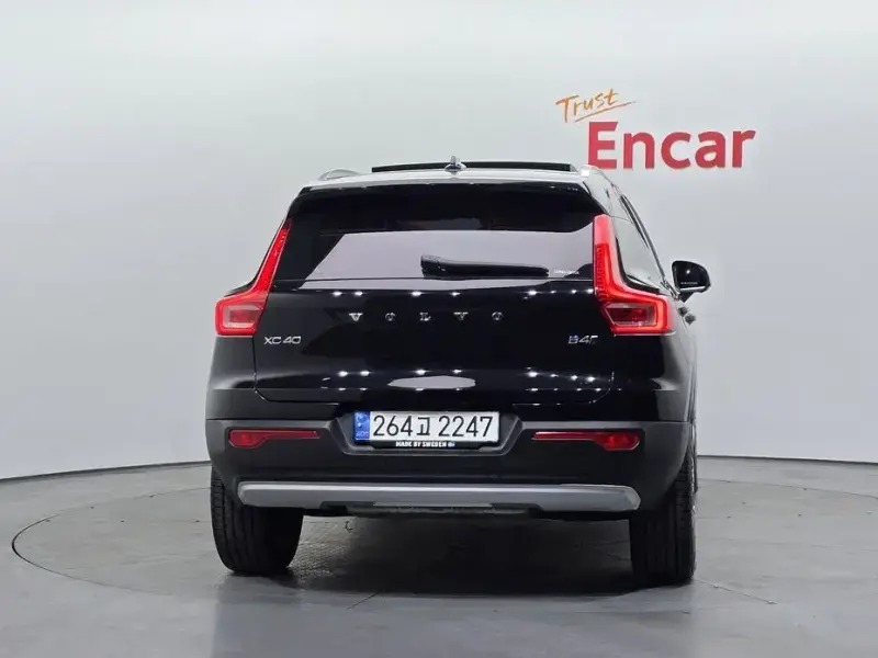 2021 Volvo XC40 с пробегом 32 479 км