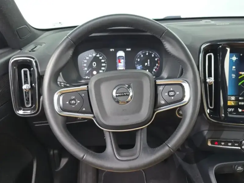2021 Volvo XC40 с пробегом 32 479 км