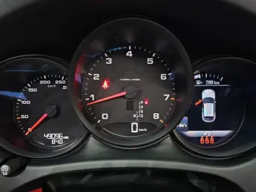 2021 Porsche Macan с пробегом 49 096 км