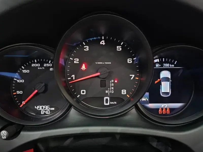 2021 Porsche Macan с пробегом 49 096 км