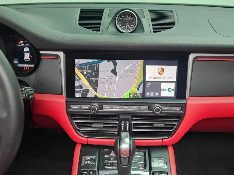 2021 Porsche Macan с пробегом 49 096 км