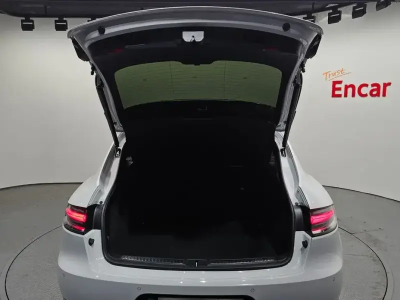2021 Porsche Macan с пробегом 49 096 км