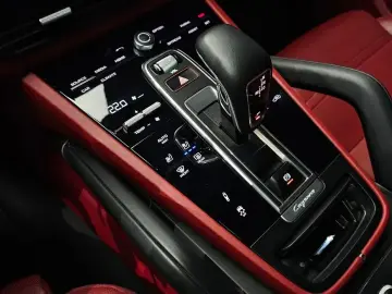2020 Porsche Cayenne с пробегом 37 223 км