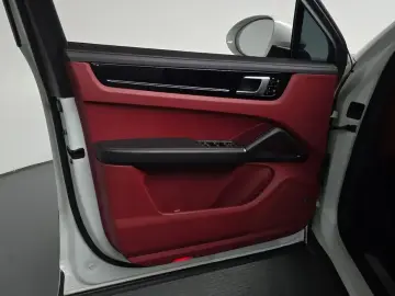 2020 Porsche Cayenne с пробегом 21 670 км