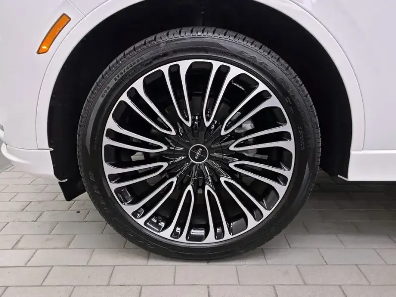 2025 Lincoln Aviator с пробегом 7 615 км