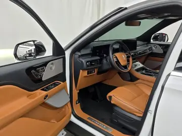 2025 Lincoln Aviator с пробегом 7 615 км