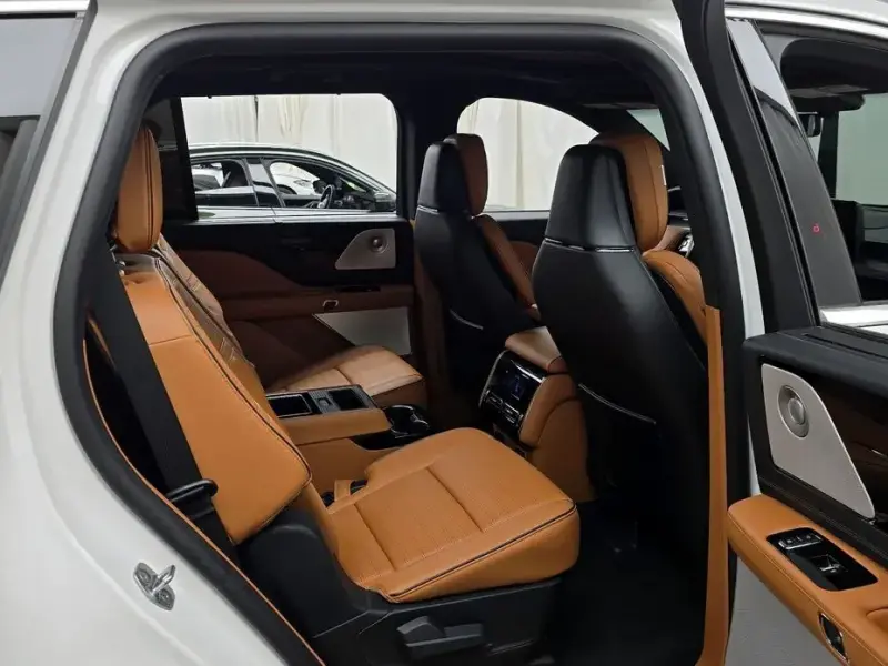2025 Lincoln Aviator с пробегом 7 615 км