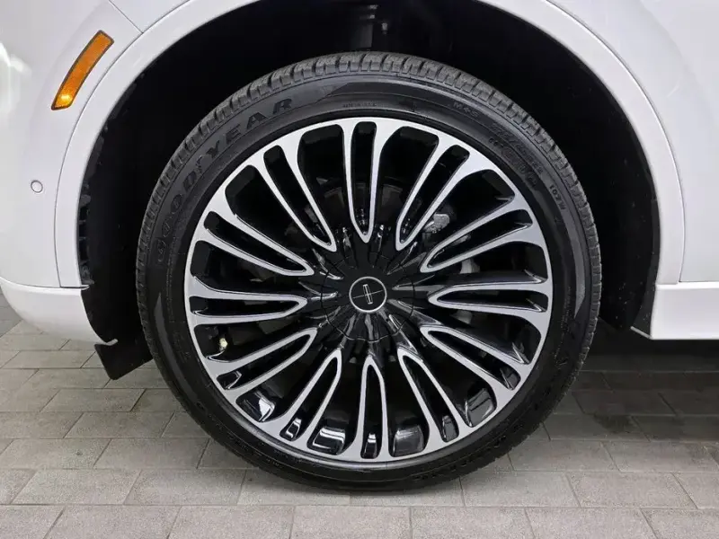 2023 Lincoln Aviator с пробегом 27 272 км