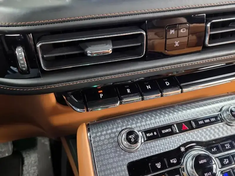 2023 Lincoln Aviator с пробегом 27 272 км