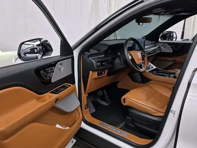 2023 Lincoln Aviator с пробегом 27 272 км