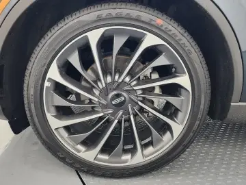 2023 Lincoln Aviator с пробегом 27 770 км