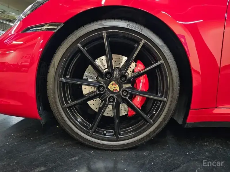 2021 Porsche 911 с пробегом 15 200 км