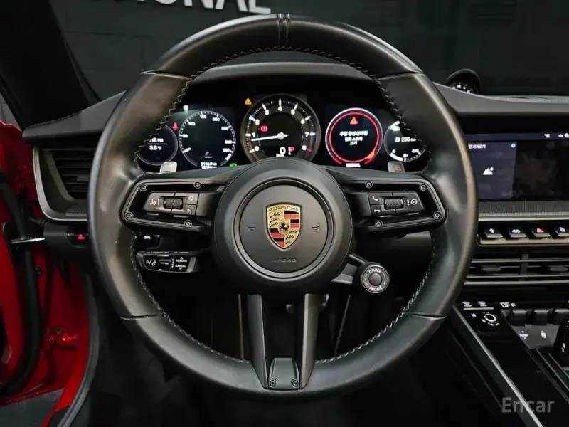 2021 Porsche 911 с пробегом 15 200 км
