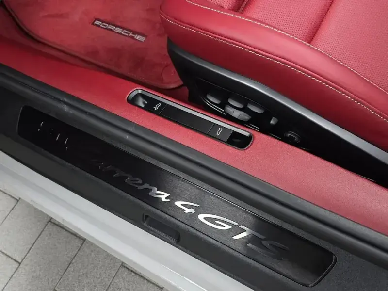 2025 Porsche 911 с пробегом 1 299 км