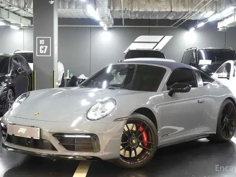 2023 Porsche 911 с пробегом 12 000 км