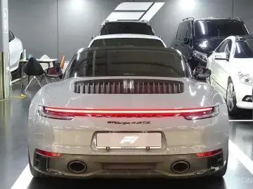 2023 Porsche 911 с пробегом 12 000 км