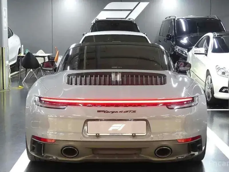 2023 Porsche 911 с пробегом 12 000 км