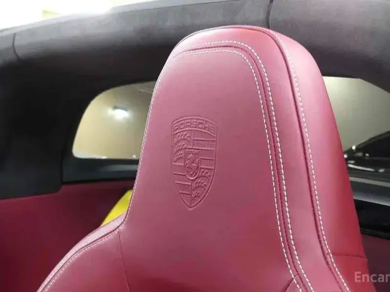 2023 Porsche 911 с пробегом 12 000 км