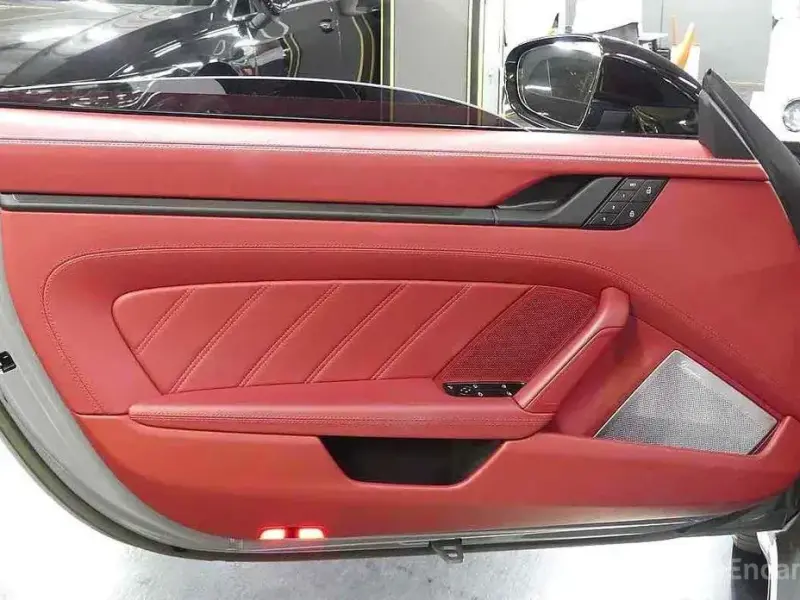 2023 Porsche 911 с пробегом 12 000 км