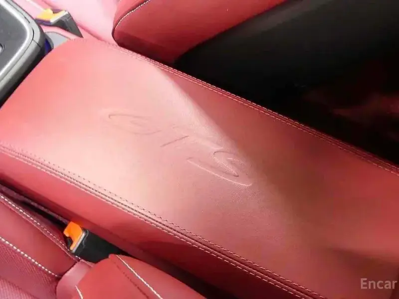 2023 Porsche 911 с пробегом 12 000 км