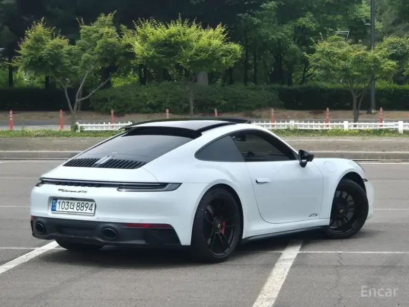 2022 Porsche 911 с пробегом 14 000 км