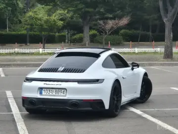 2022 Porsche 911 с пробегом 14 000 км