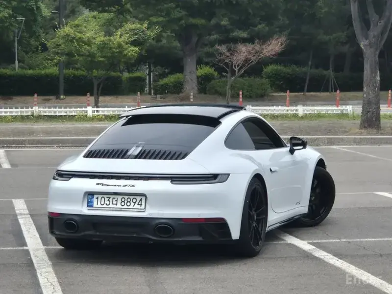 2022 Porsche 911 с пробегом 14 000 км