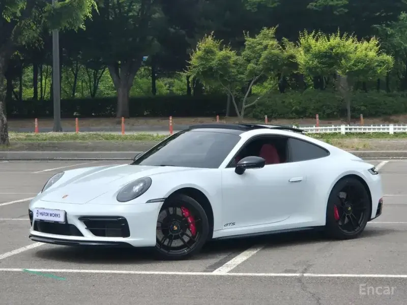 2022 Porsche 911 с пробегом 14 000 км