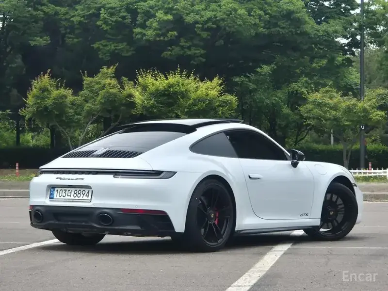 2022 Porsche 911 с пробегом 14 000 км