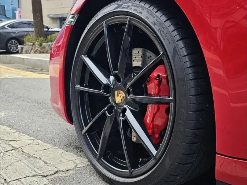 2021 Porsche 911 с пробегом 15 200 км