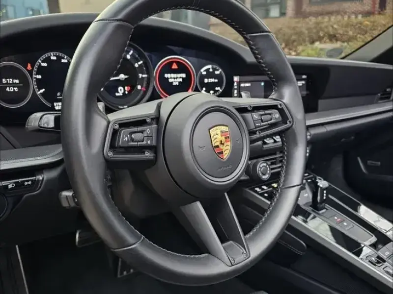 2021 Porsche 911 с пробегом 15 200 км