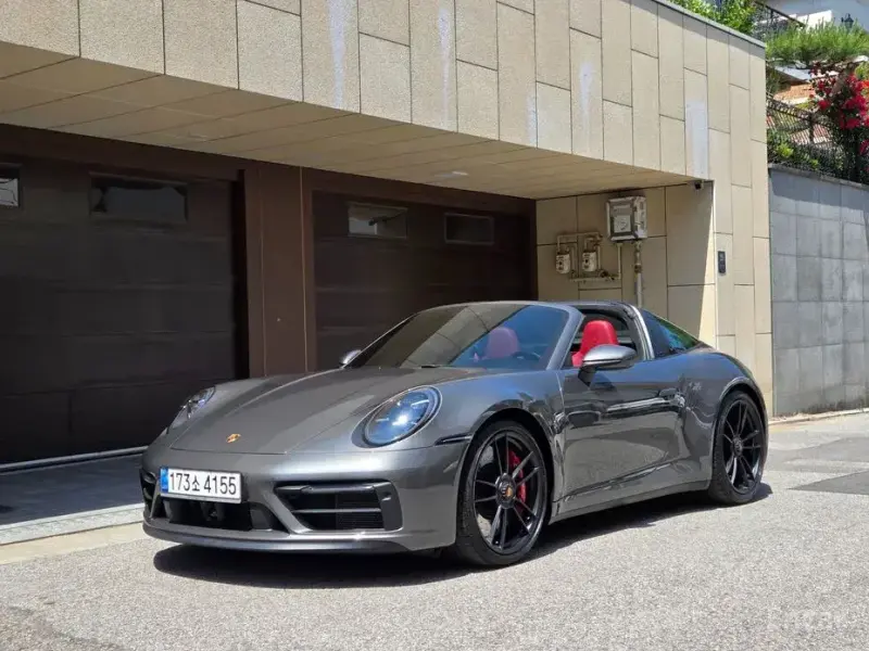 2024 Porsche 911 с пробегом 17 000 км