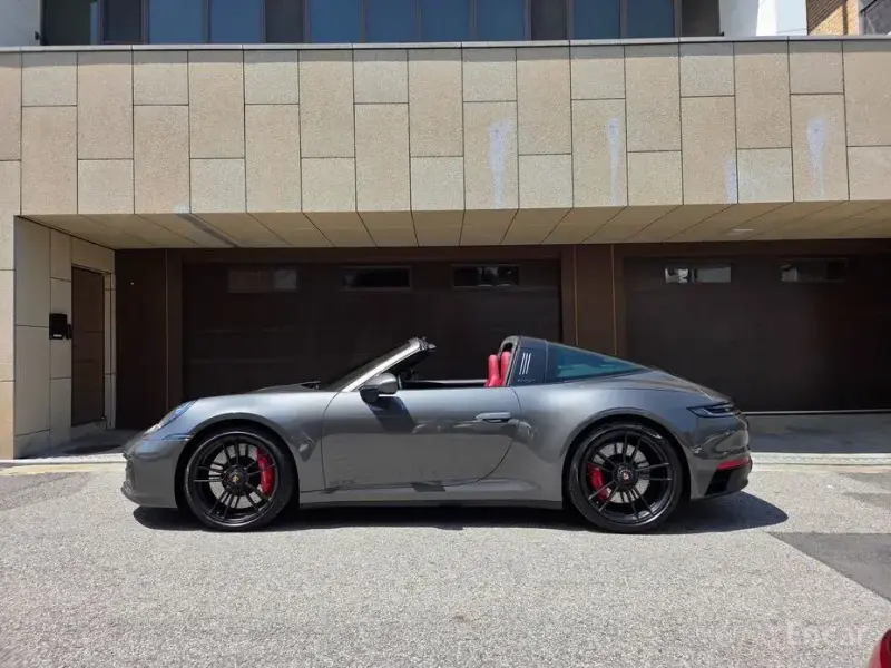2024 Porsche 911 с пробегом 17 000 км