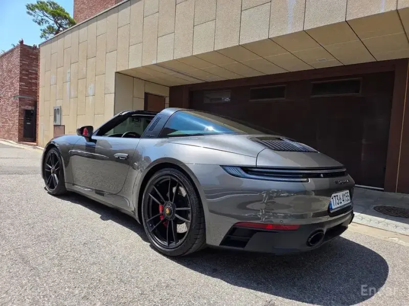 2024 Porsche 911 с пробегом 17 000 км
