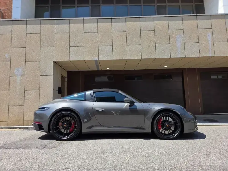 2024 Porsche 911 с пробегом 17 000 км