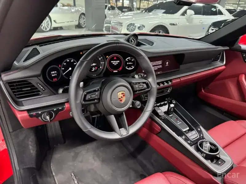 2024 Porsche 911 с пробегом 2 000 км