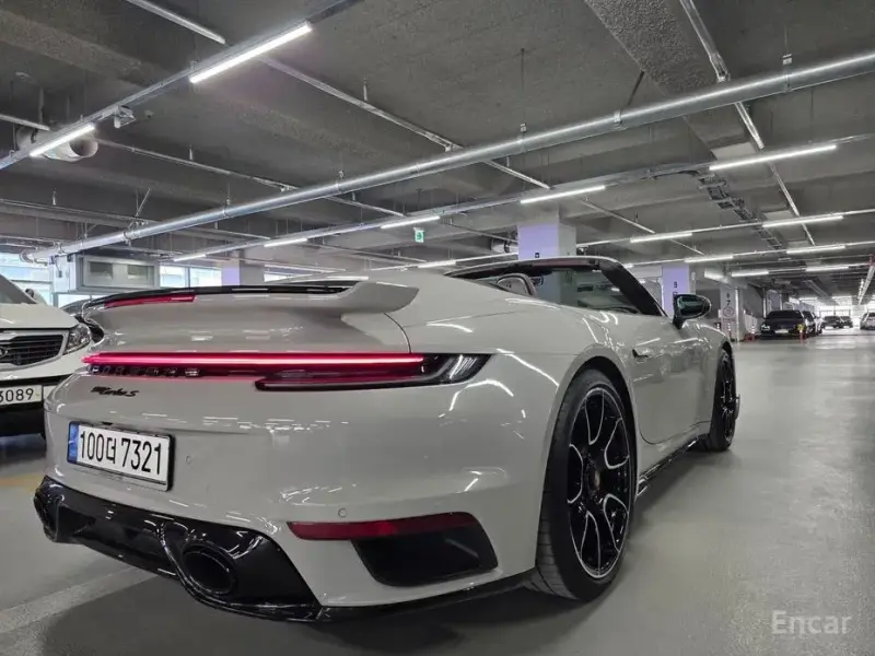 2023 Porsche 911 с пробегом 14 987 км