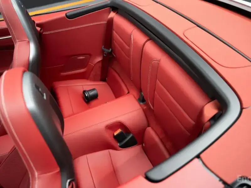 2023 Porsche 911 с пробегом 9 000 км